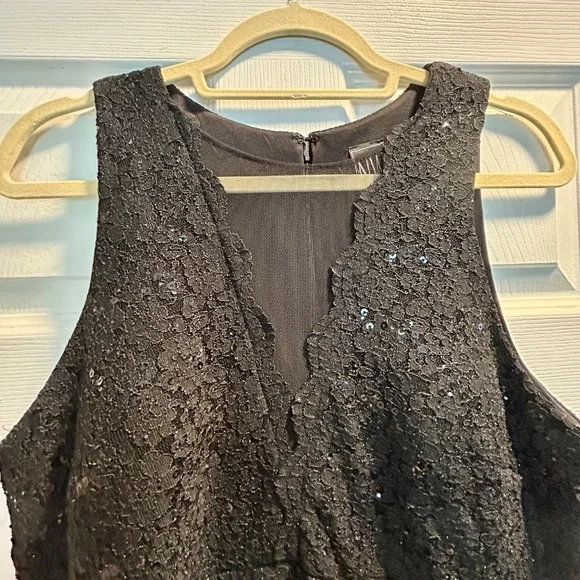 Formal dress - Picture 2 of 5